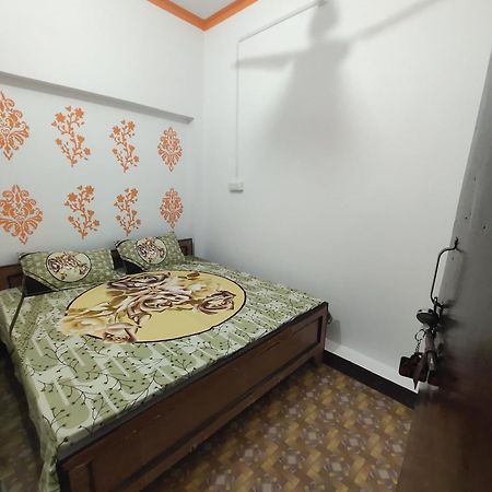 Awadh Guest House Ayodhya Esterno foto