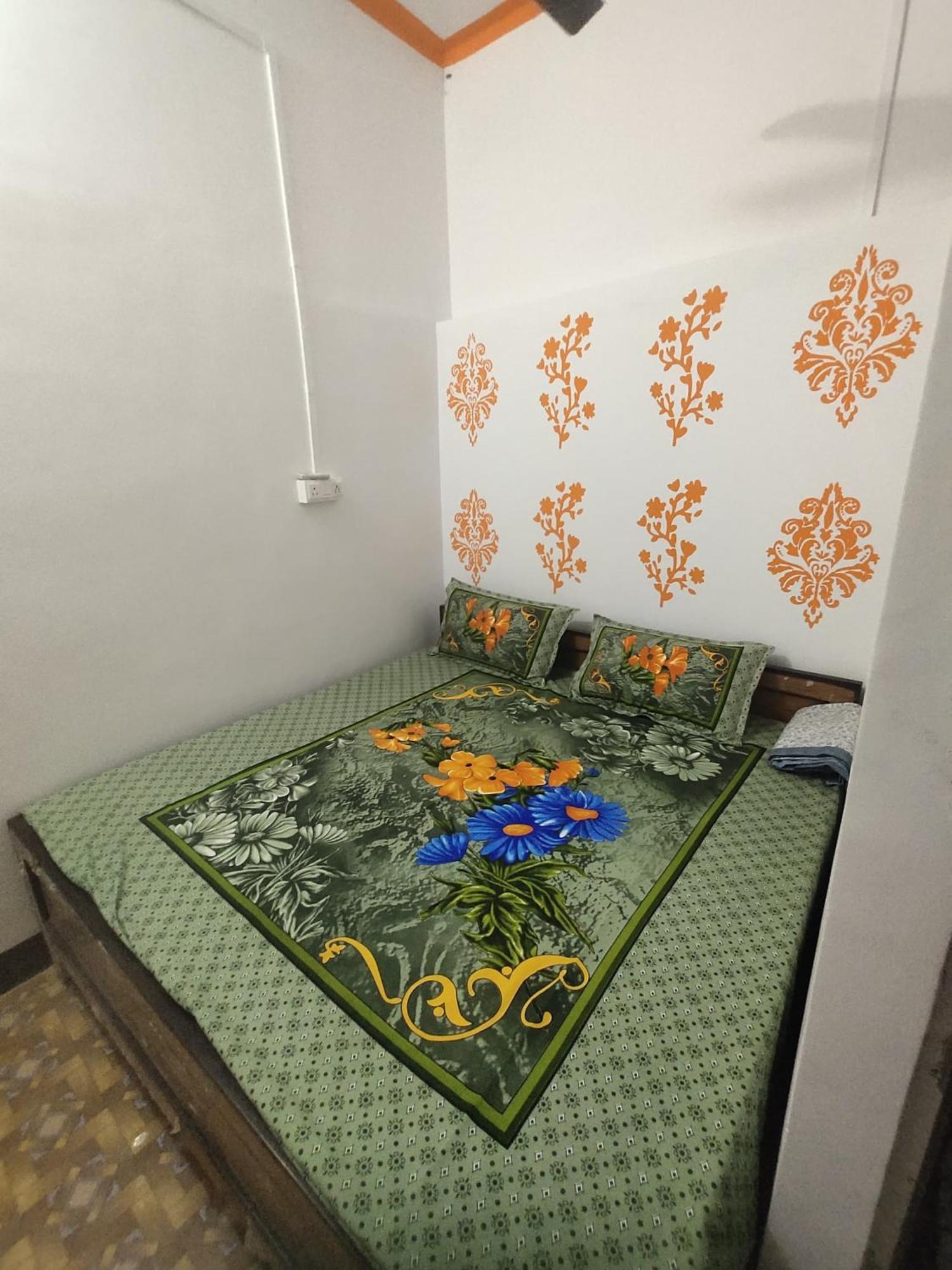 Awadh Guest House Ayodhya Esterno foto