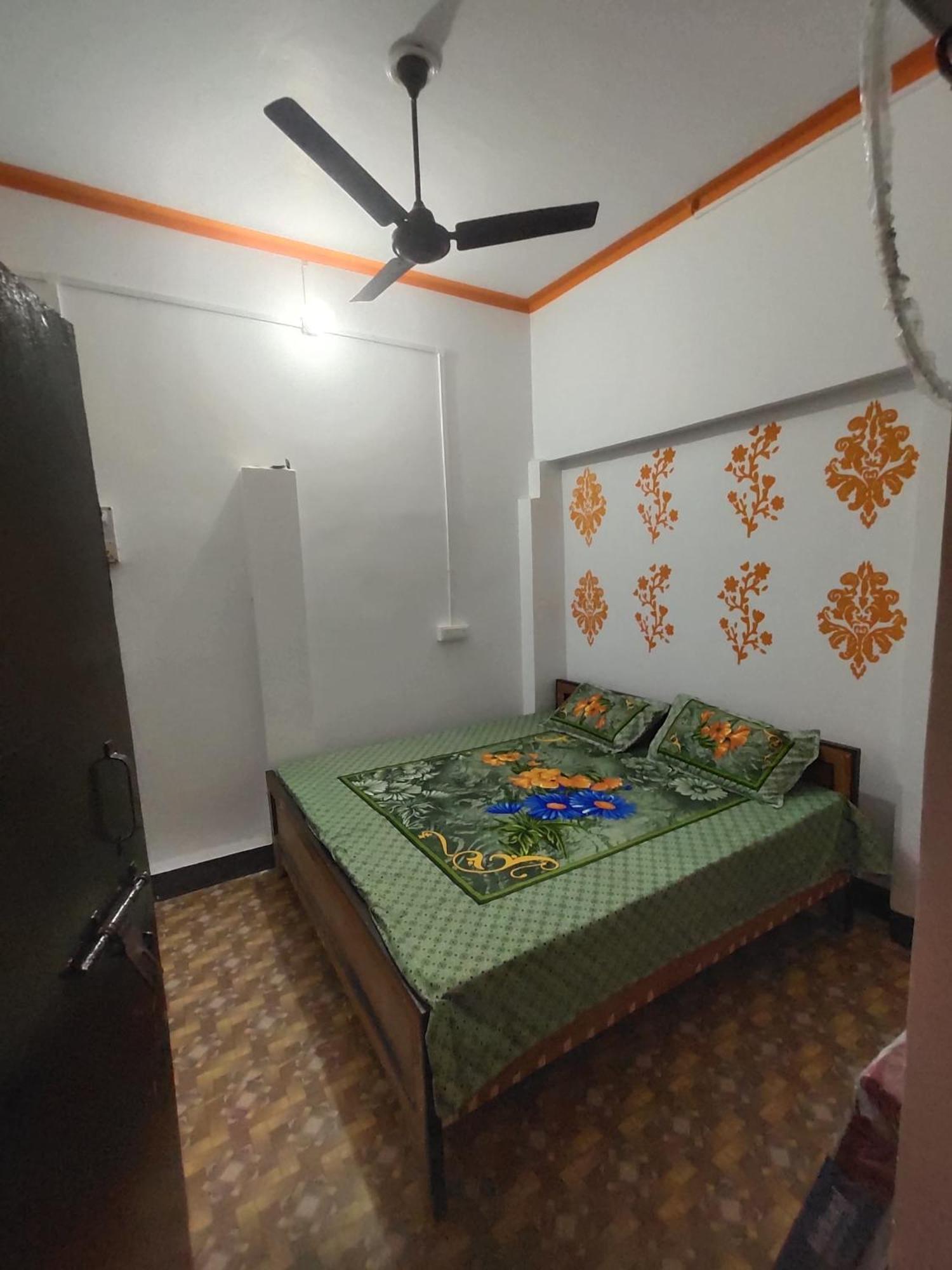 Awadh Guest House Ayodhya Esterno foto